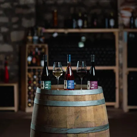 Bed & Breakfast Crama De Piatra Winery & Conference Hall 3*